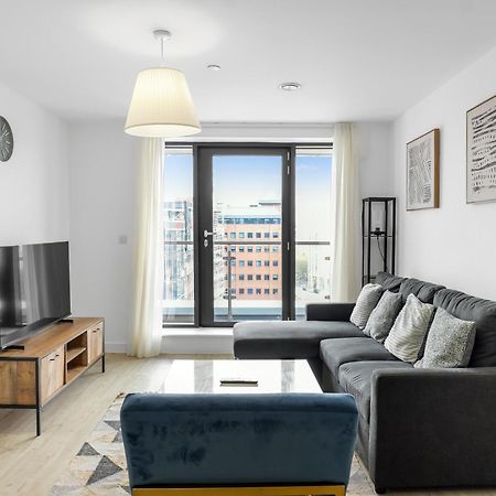 High Rise 2 Bedroom & 2 Bath Apartment With Parking, Balcony & Amazing View マンチェスター エクステリア 写真